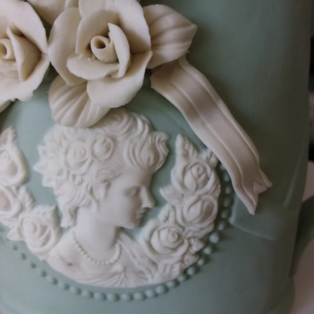 Stunning Porcelain Fully Functional Flower Watering Pot! - Picture 11 of 11
